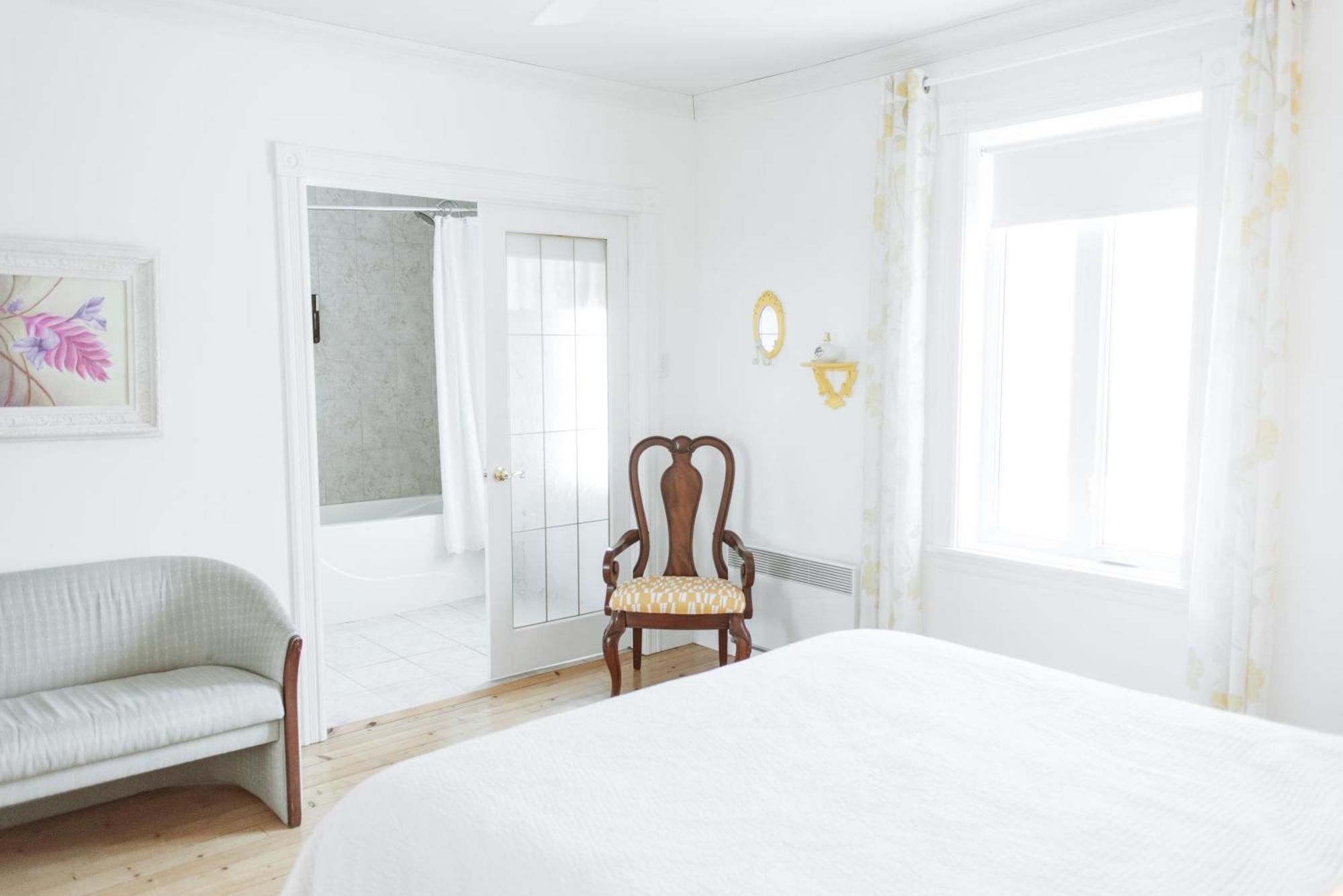 Auberge Incroyable Saint Adrien Екстериор снимка